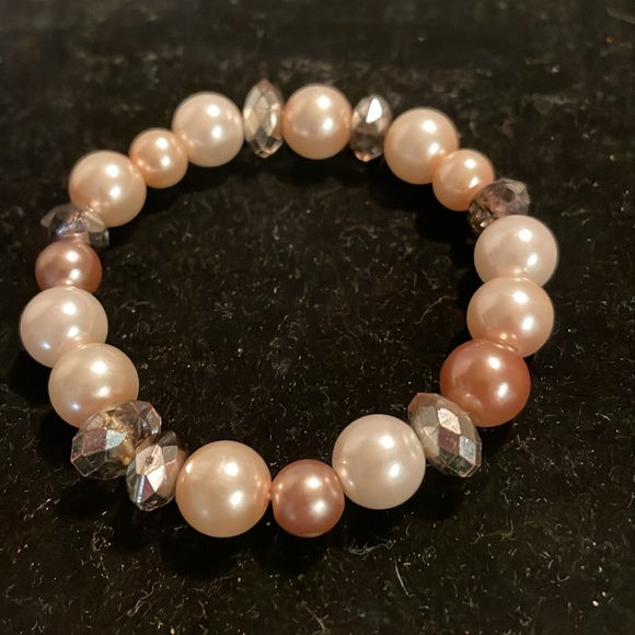8” white, cream & pinkish round simulated pearl & beads stretch bangle bracelet - Picture 2 of 11